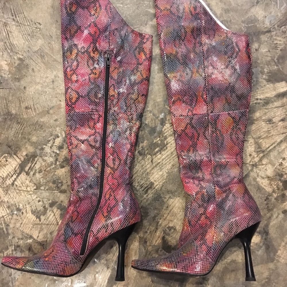 BEBE BOOTS, size 6